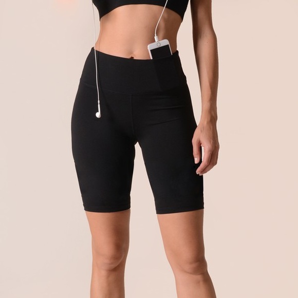 Buttery soft Biker shorts- black - Picture 3 of 3